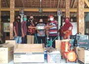 Mendukung Pengrajin di Desa Soko,  Pemerintah Desa Soko Memberikan Bantuan Peralatan
