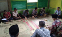 Kepala Desa Soko Sosialisasikan Pembangunan Talud dan Rabat di RT 2 RW 4