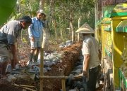 Dana Desa 2024 Dukung Pembangunan Drainase di RT 1 RW 4