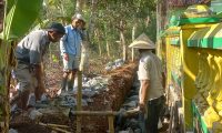 Dana Desa 2024 Dukung Pembangunan Drainase di RT 1 RW 4