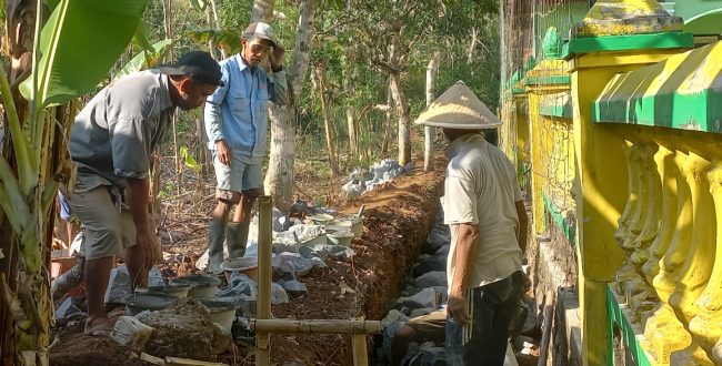 Dana Desa 2024 Dukung Pembangunan Drainase di RT 1 RW 4