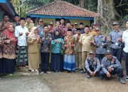 Ziarah ke Makam Sesepuh, Warga Desa Soko Kenang Jasa Para Pendahulu