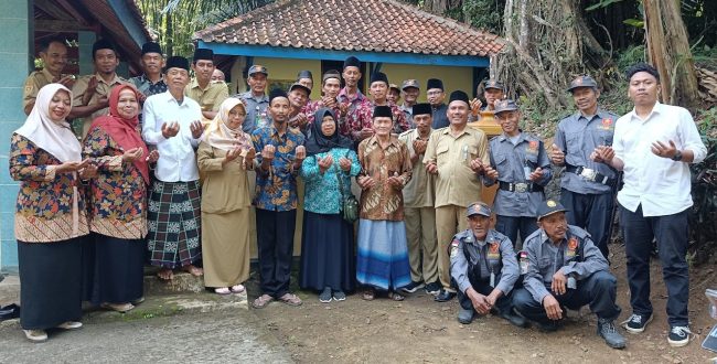 Ziarah ke Makam Sesepuh, Warga Desa Soko Kenang Jasa Para Pendahulu