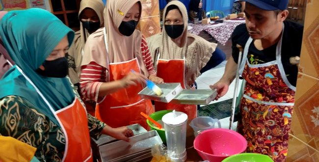 Pemdes Soko Gelar Pelatihan Pembuatan Roti bagi Anggota KDD